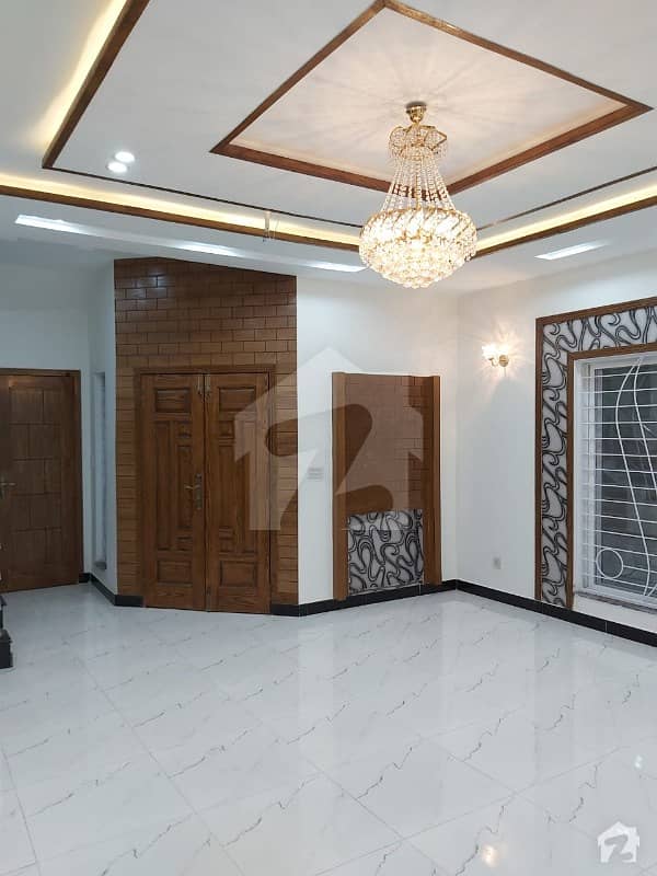 5 Marla beautiful House available for Rent in Block CC Bahria Town