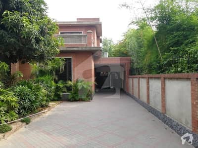 Stunning Bungalow 26 Marla Gorgeous Location Fully Luxury Design Available For Rent In Gulberg 2