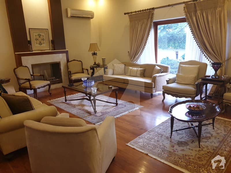 ڈی ایچ اے فیز 6 - بلاک ایچ فیز 6 ڈیفنس (ڈی ایچ اے) لاہور میں 6 کمروں کا 2 کنال مکان 13.5 کروڑ میں برائے فروخت۔
