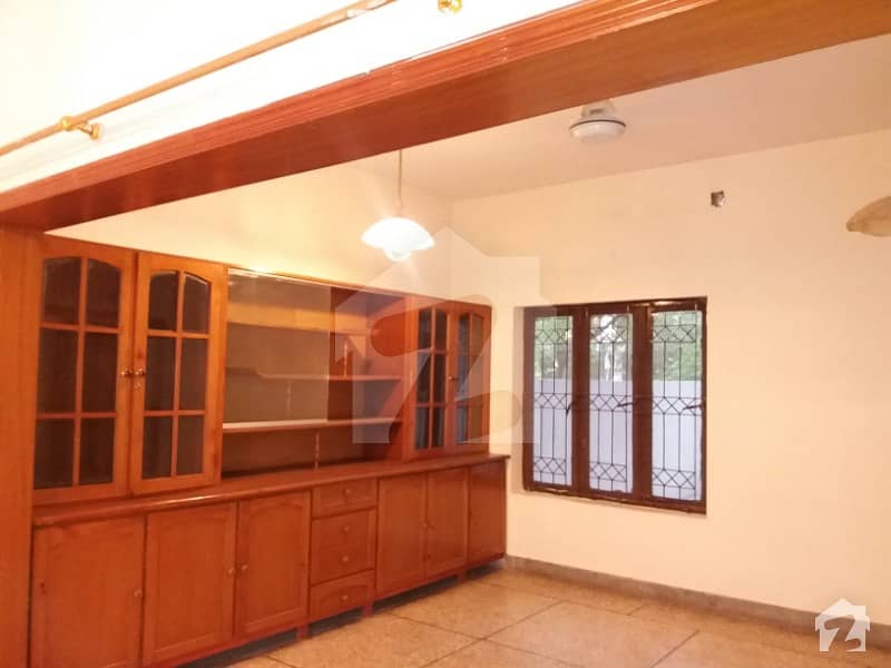 G9 portion for rent beautiful location