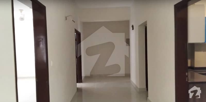 نیوی ہاؤسنگ سکیم کارساز کراچی میں 5 کمروں کا 17 مرلہ فلیٹ 1.3 لاکھ میں کرایہ پر دستیاب ہے۔