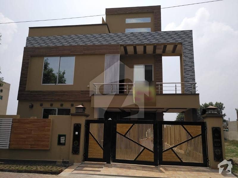 BEST LOCATION 10 MARLA FULL HOUSE FOR RENT IN CHAMBELLI BLOCK