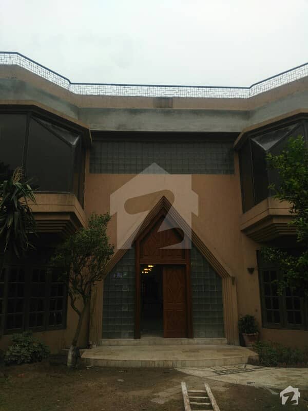 ماڈل ٹاؤن لاہور میں 10 کمروں کا 3 کنال مکان 5 لاکھ میں کرایہ پر دستیاب ہے۔