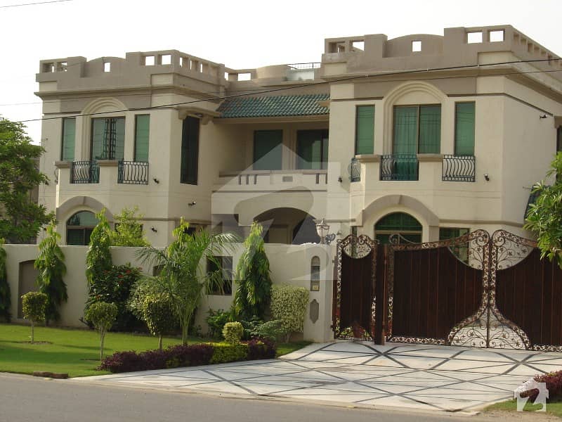 کینٹ لاہور میں 5 کمروں کا 1 کنال مکان 5.5 کروڑ میں برائے فروخت۔