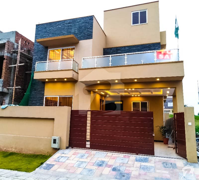 10 Marla Brand New Beautifully Designed And Solid Constructed House For Sale