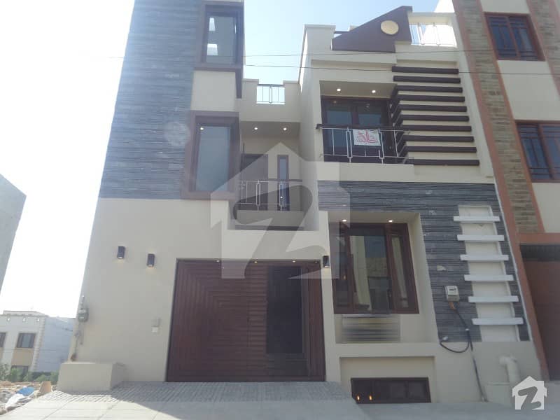 ڈی ایچ اے فیز 7 ایکسٹینشن ڈی ایچ اے ڈیفینس کراچی میں 4 کمروں کا 4 مرلہ مکان 4.2 کروڑ میں برائے فروخت۔