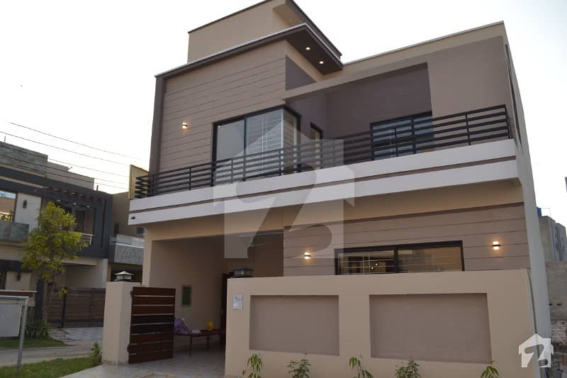 5 Marla Brand New Luxury Corner Bungalow Available In State Life A Block Solid Build Reasonable Price