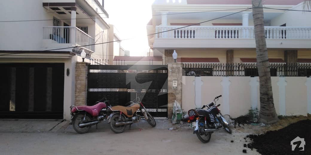 باتھ آئی لینڈ کراچی میں 6 کمروں کا 1.12 کنال مکان 12.5 کروڑ میں برائے فروخت۔