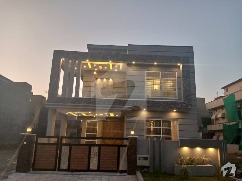 بحریہ ٹاؤن فیز 3 بحریہ ٹاؤن راولپنڈی راولپنڈی میں 5 کمروں کا 10 مرلہ مکان 2.55 کروڑ میں برائے فروخت۔