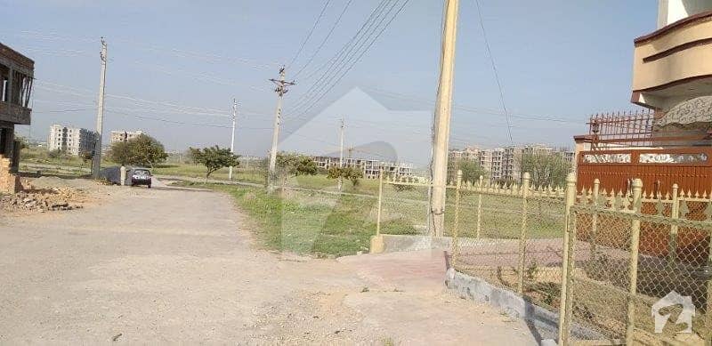 8 Marla Double Road Corner Plot With Extra Land For Sale