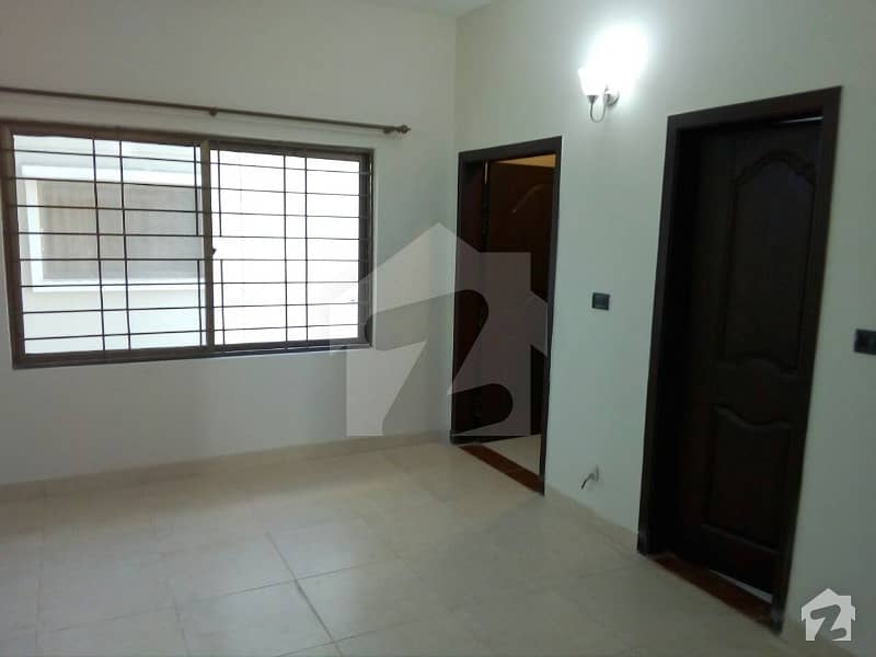 Flat Is Available For Rent In Lalazar