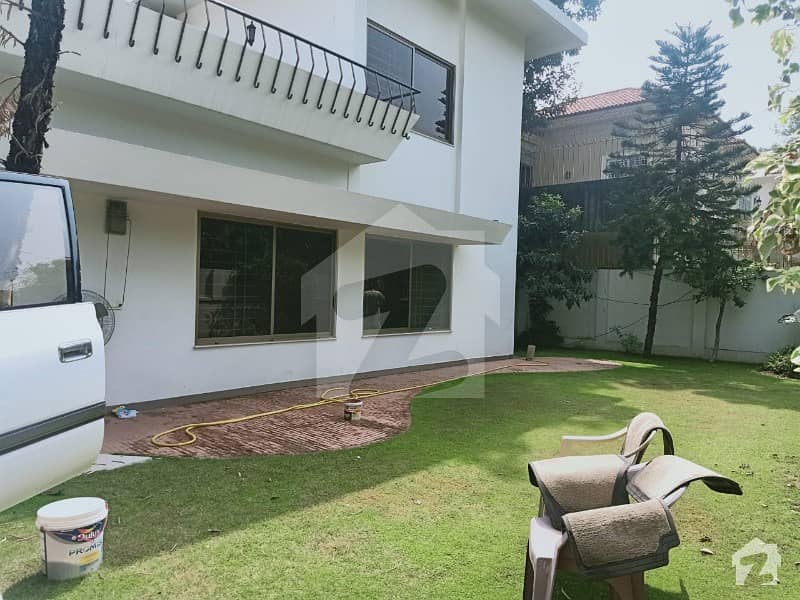 F-7 Beautiful Double Storey House For Rent With Green Lawn