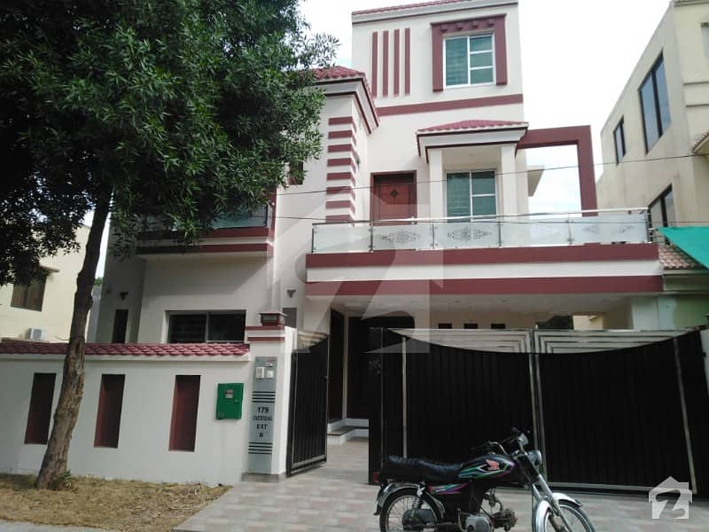 بحریہ ٹاؤن سیکٹر سی بحریہ ٹاؤن لاہور میں 5 کمروں کا 10 مرلہ مکان 65 ہزار میں کرایہ پر دستیاب ہے۔