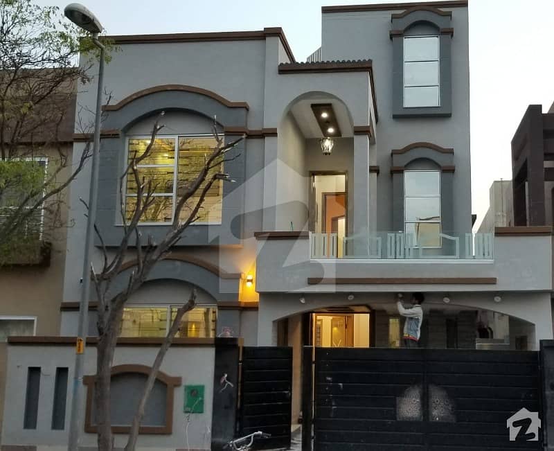 8 Marla House For Sale In Umar Block Bahria Town Lahore