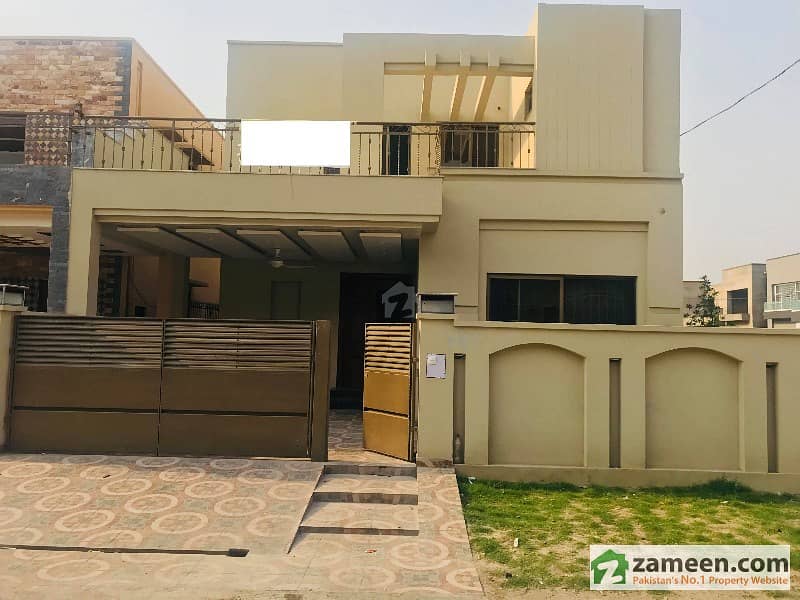 8 Marla Luxurious Brand New House Available In Divine Gardens