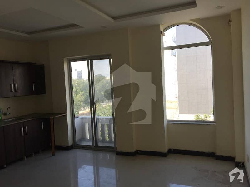 NEAR BY GRAND MOSQUE 1 BED FLAT WITH TV LOUNGE AVALABLE FOR SALE IN TULIP  BLOCK SECTOR C BAHRIA TOWN LAHORE