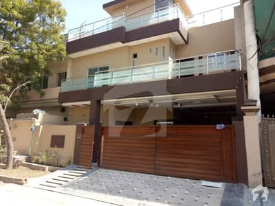 10 Marla Owner Build House For Sale In Nawab Town Near Johar Town