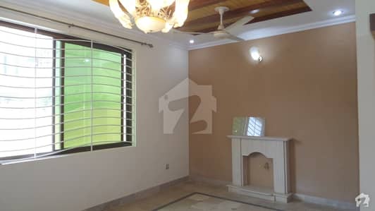 Single Storey Used House Available For Sale On Good Location Single Storey Used House Available For Sale On Good Location