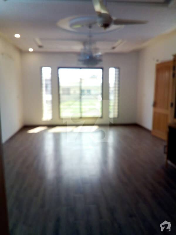 Commercial 11 Offices first floor 4500sqft near national market 4-B road