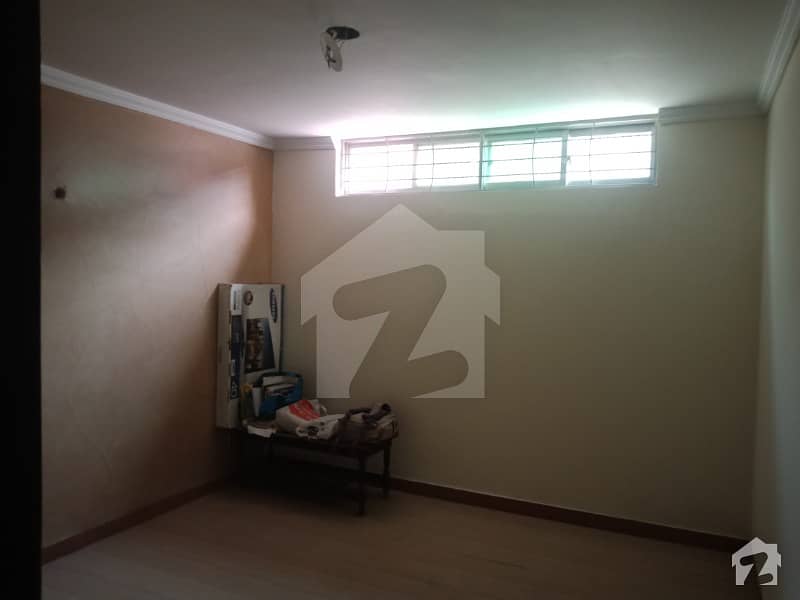 1 KANAL BEAUTIFUL OLD HOUSE SINGLE STORY FOR SALE IN DHA PHASE 3