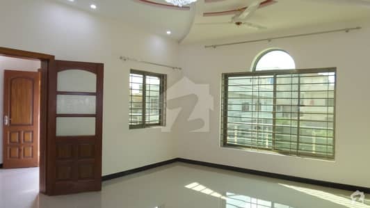 Single Storey Used House Available For Sale On Good Location Single Storey Used House Available For Sale On Good Location