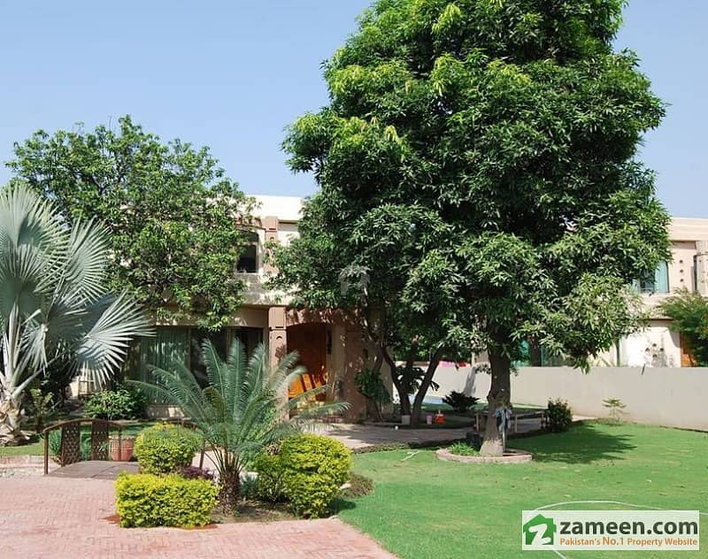 2 Kanal Beautiful Farm House in Sukh Chayn Gardens, Lahore