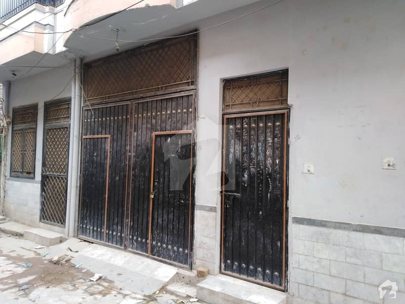 گلبرگ پشاور میں 3 کمروں کا 4 مرلہ زیریں پورشن 15 ہزار میں کرایہ پر دستیاب ہے۔