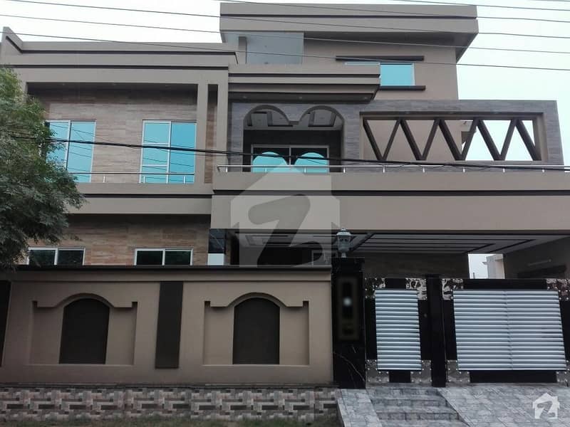 1 Kanal Brand New House Ultra Modern Very Hot Location Solid Construction Direct Owner