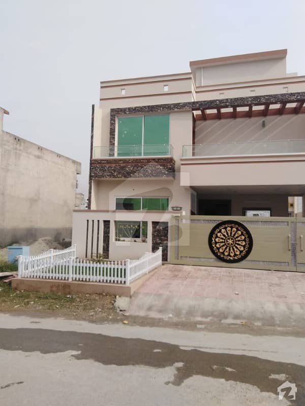 جناح گارڈنز فیز 1 جناح گارڈنز ایف ای سی ایچ ایس اسلام آباد میں 5 کمروں کا 7 مرلہ مکان 1.6 کروڑ میں برائے فروخت۔