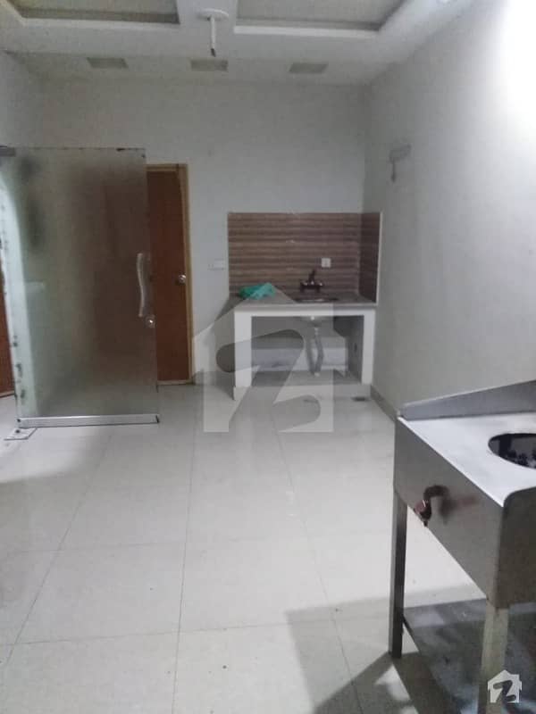 Room Available For Rent in Bahria Town Lahore