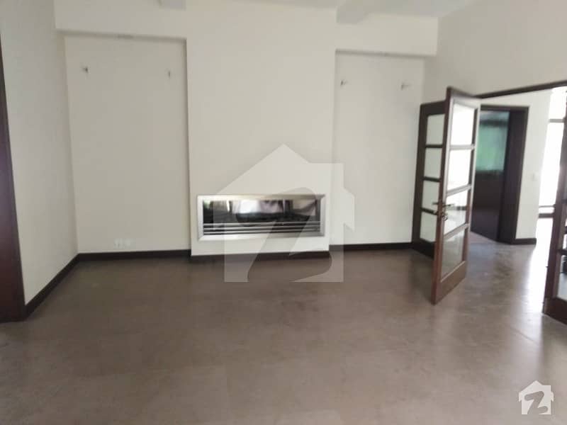 Modern Location 2 Kanal Bungalow For Rent In Low Price