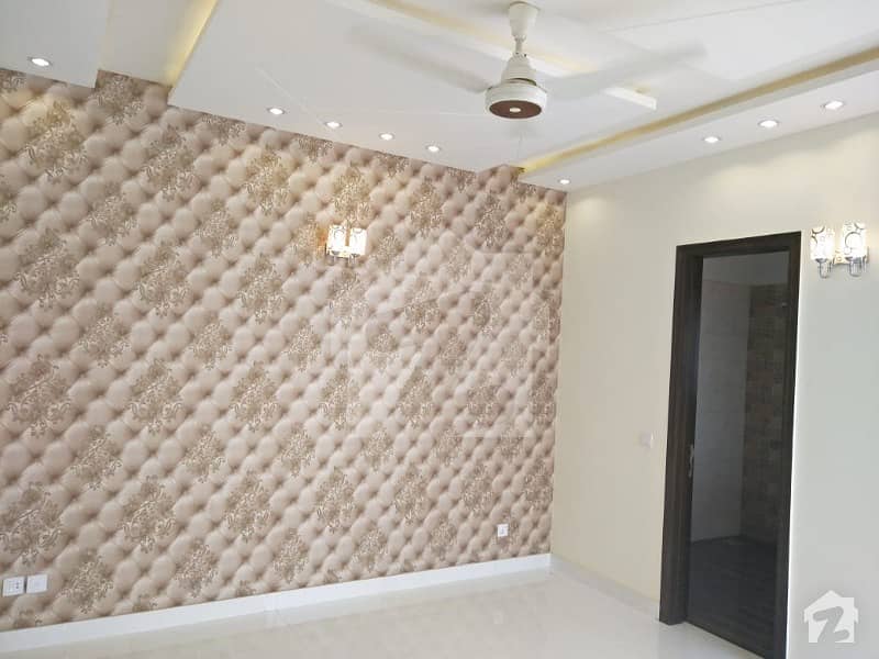 ڈی ایچ اے فیز 6 - بلاک ڈی فیز 6 ڈیفنس (ڈی ایچ اے) لاہور میں 3 کمروں کا 7 مرلہ مکان 80 ہزار میں کرایہ پر دستیاب ہے۔