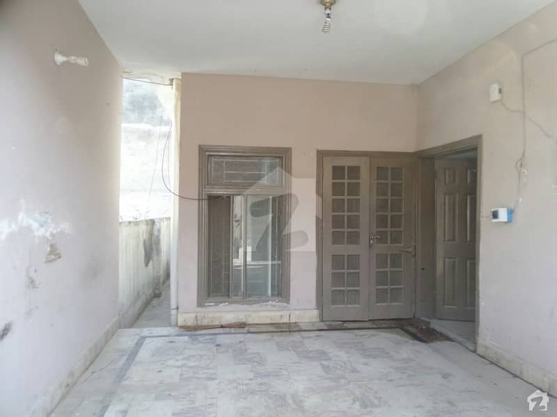 تلسا روڈ راولپنڈی میں 2 کمروں کا 10 مرلہ زیریں پورشن 25 ہزار میں کرایہ پر دستیاب ہے۔