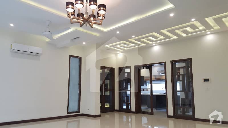 KANAL CLASSICAL BUNGALOW SOLID CONSTRUCTION IN DHA PHASE 6