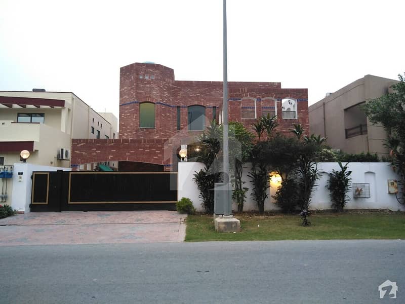 ڈی ایچ اے فیز 5 - بلاک سی فیز 5 ڈیفنس (ڈی ایچ اے) لاہور میں 6 کمروں کا 1 کنال مکان 1.6 لاکھ میں کرایہ پر دستیاب ہے۔