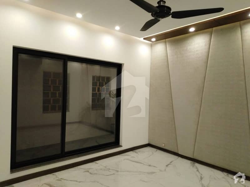 ای ایم ای سوسائٹی ۔ بلاک جی ای ایم ای سوسائٹی لاہور میں 6 کمروں کا 13 مرلہ مکان 3.5 کروڑ میں برائے فروخت۔