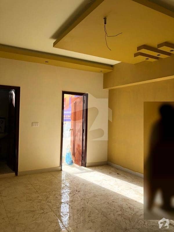 پنجاب چورنگی کراچی میں 3 کمروں کا 8 مرلہ فلیٹ 55 ہزار میں کرایہ پر دستیاب ہے۔