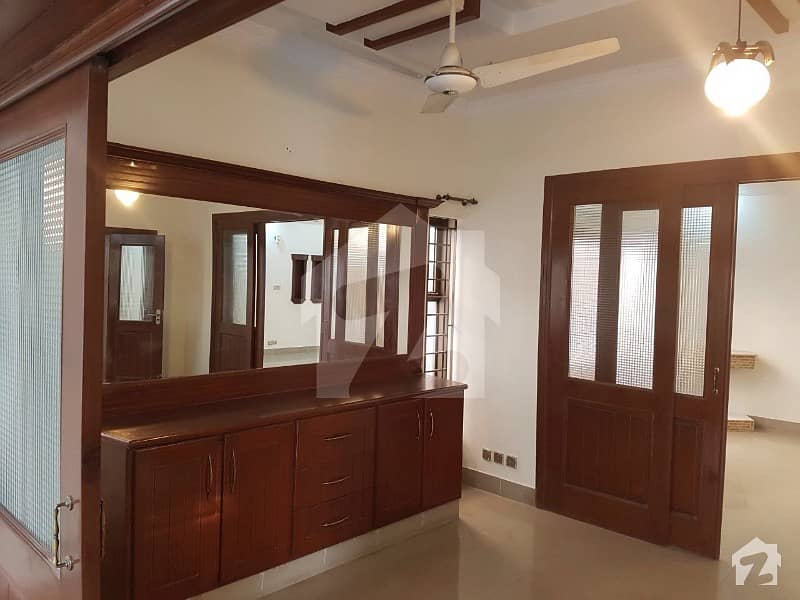 Beautiful 1 Kanal Upper Portion Available For Rent In Phase 3
