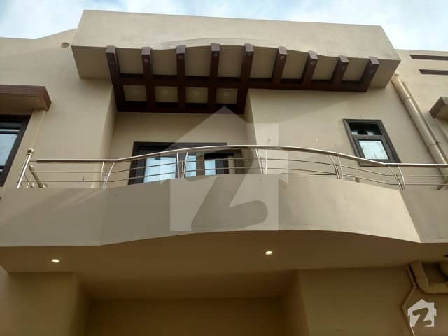 پی ای سی ایچ ایس بلاک 6 پی ای سی ایچ ایس جمشید ٹاؤن کراچی میں 5 کمروں کا 10 مرلہ مکان 6 کروڑ میں برائے فروخت۔