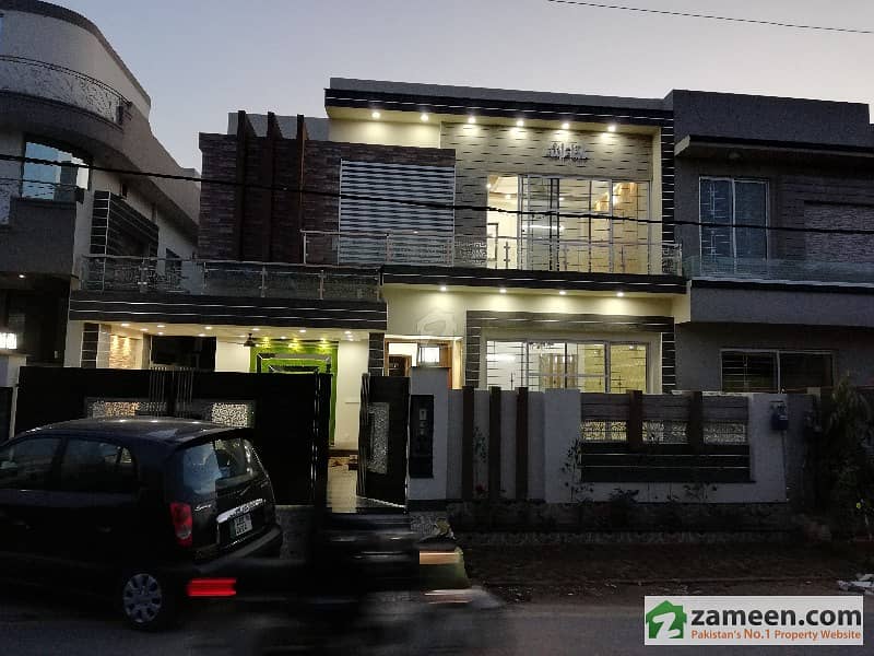 10 Marla Most Beautiful House In Punjab Society - Near Dha Phase 5