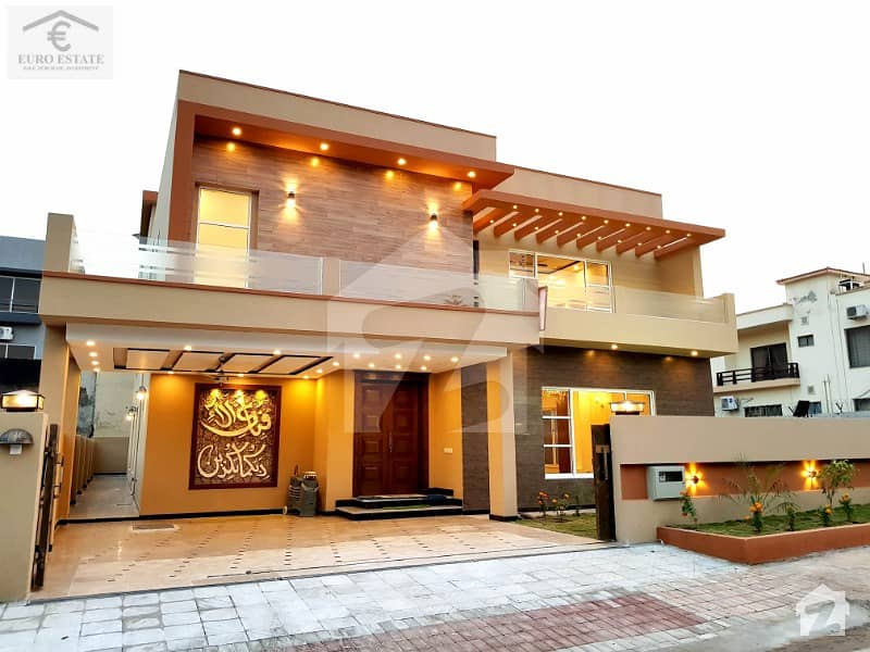 Amazing 1 Kanal 5 Bed Designer House Is Available For Sale