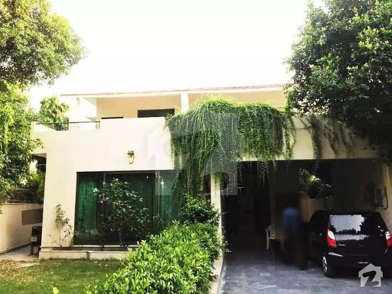 ڈی ایچ اے فیز 1 ڈیفنس (ڈی ایچ اے) لاہور میں 5 کمروں کا 1 کنال مکان 1.2 لاکھ میں کرایہ پر دستیاب ہے۔