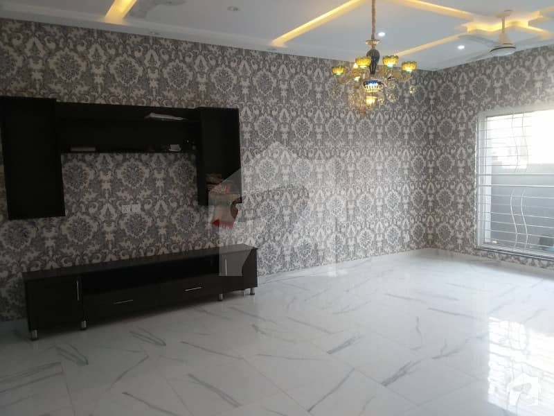 1 Kanal SINGLE STORY Elegant Palace Is Available Very Close To Mosque