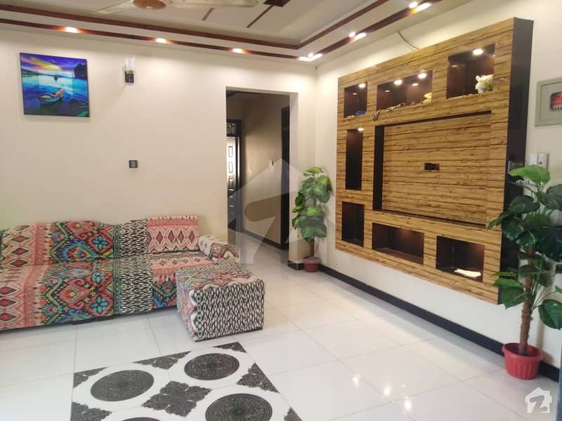 پی ای سی ایچ ایس بلاک 6 پی ای سی ایچ ایس جمشید ٹاؤن کراچی میں 3 کمروں کا 6 مرلہ فلیٹ 1.2 کروڑ میں برائے فروخت۔