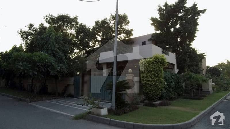 32 Marla Corner Villa For Sale In Sarwar Colony Lahore