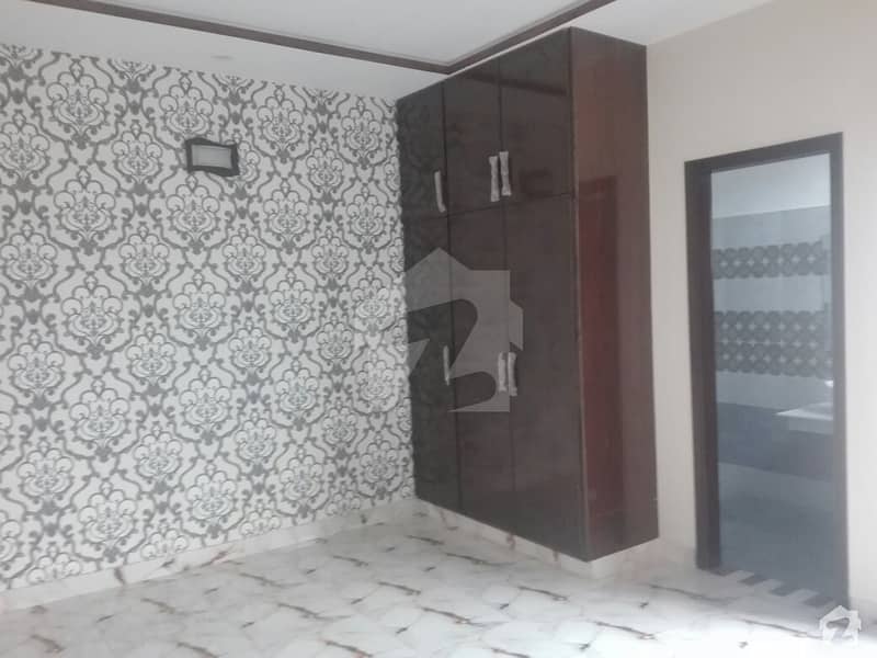 گلبرگ لاہور میں 3 کمروں کا 6 مرلہ مکان 1.05 کروڑ میں برائے فروخت۔