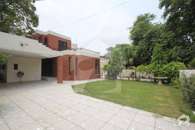 30 Marla Beautiful House for Rent in Model Town