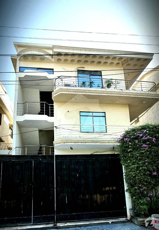کلفٹن ۔ بلاک 5 کلفٹن کراچی میں 3 کمروں کا 8 مرلہ فلیٹ 3.25 کروڑ میں برائے فروخت۔