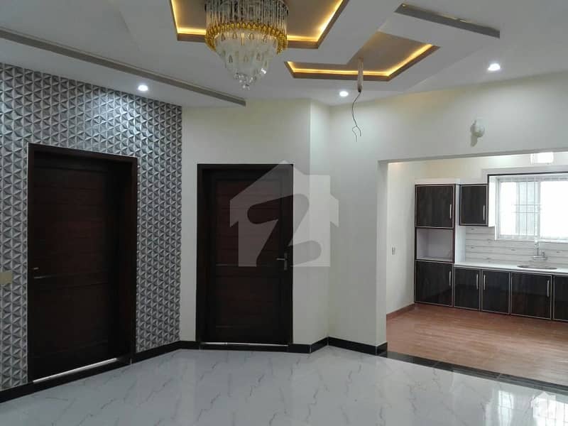 ڈی ایچ اے 11 رہبر لاہور میں 5 کمروں کا 10 مرلہ مکان 2.2 کروڑ میں برائے فروخت۔