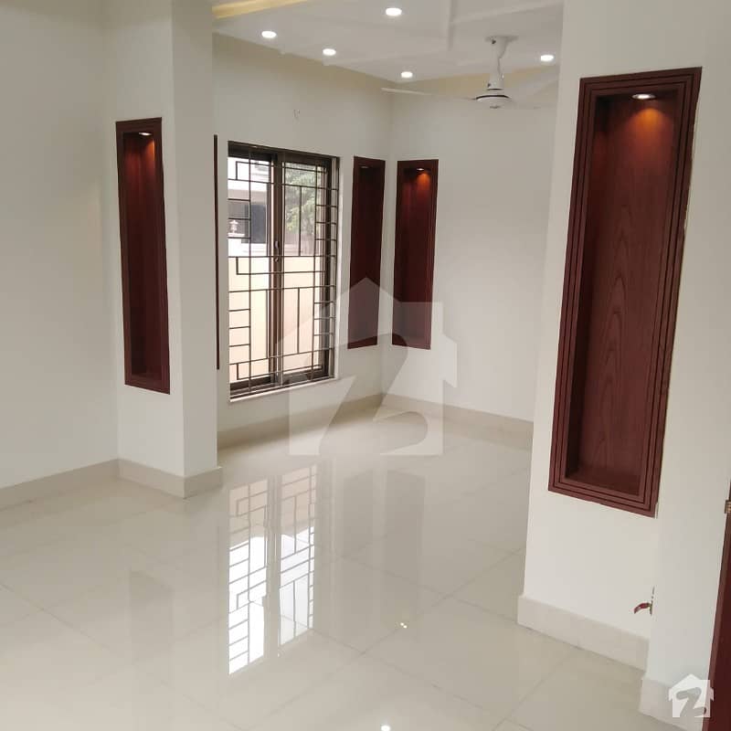 10 Marla Corner  High Quality House For Sale